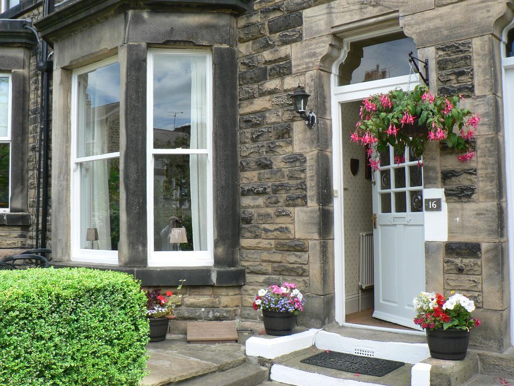 16 Franklin Bijou Boutique Bed and Breakfast Harrogate Buitenkant foto